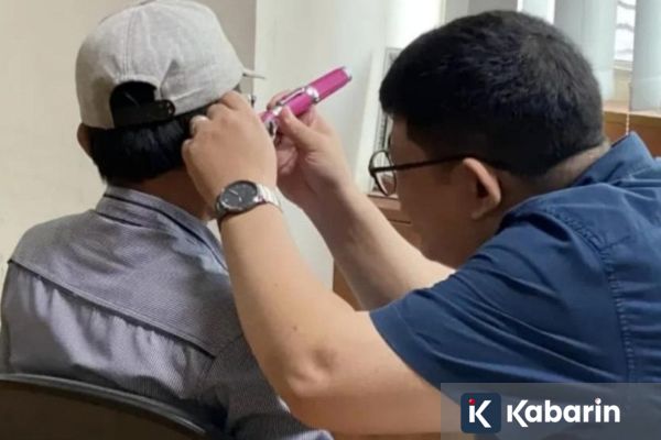 Dinas Sosial Jaksel Bagikan Alat Bantu Dengar Gratis buat Warga