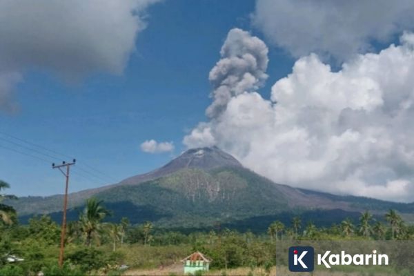 Status Gunung Lewotobi Laki-Laki Naik Jadi Siaga pada Selasa Sore