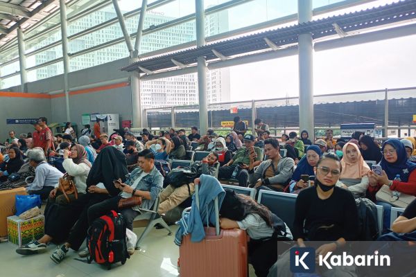Keterlambatan KA hingga 4 Jam Usai Insiden Tabrakan di Stasiun Bekasi Timur