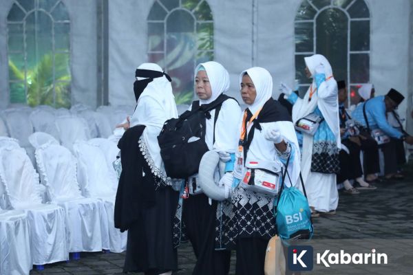 Jemaah Haji Kloter 7 NTB Diberangkatkan Menuju Arab Saudi