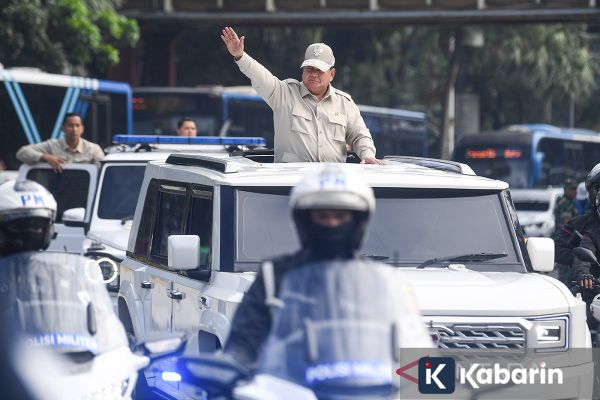 Teddy Disambut Meriah Buruh, Prabowo Bercanda: “Presidennya Gue, Bukan Dia”