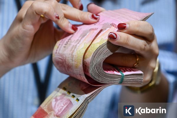 Rupiah Melemah Dipicu Ekspektasi Suku Bunga Tinggi The Fed Lebih Lama