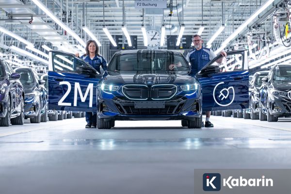 BMW Cetak Rekor 2 Juta Mobil Listrik, Produksi Makin Melesat