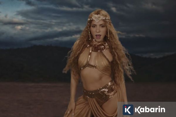Shakira Kenakan Aksesoris Kepala Buatan Rinaldy Yunardi di MV Terbaru