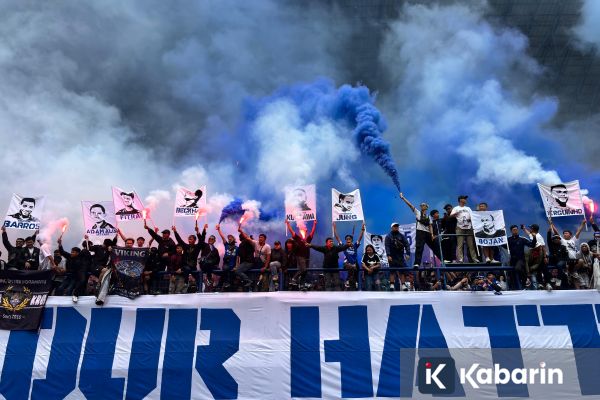 Ribuan Bobotoh Padati Latihan Persib Jelang Laga Melawan Persija