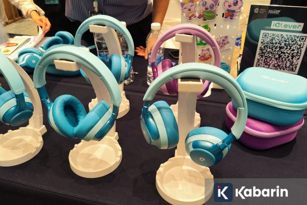 “Headphone” iClever untuk Anak Jadi Favorit di Pameran Teknologi