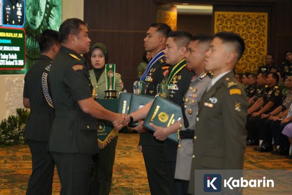 Seskab Teddy Indra Wijaya Raih Predikat Penulis Taskap Terbaik Seskoad 2026