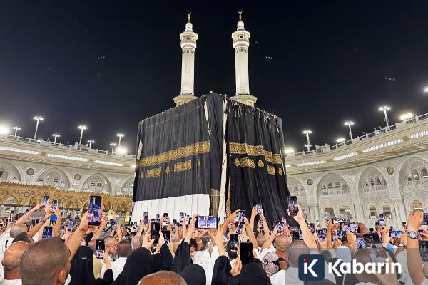 Syahdunya Pergantian Kiswah Menyambut Tahun Baru Islam di Tanah Suci