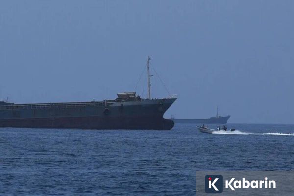 Harga Minyak Naik, Lalu Lintas Selat Hormuz Melambat
