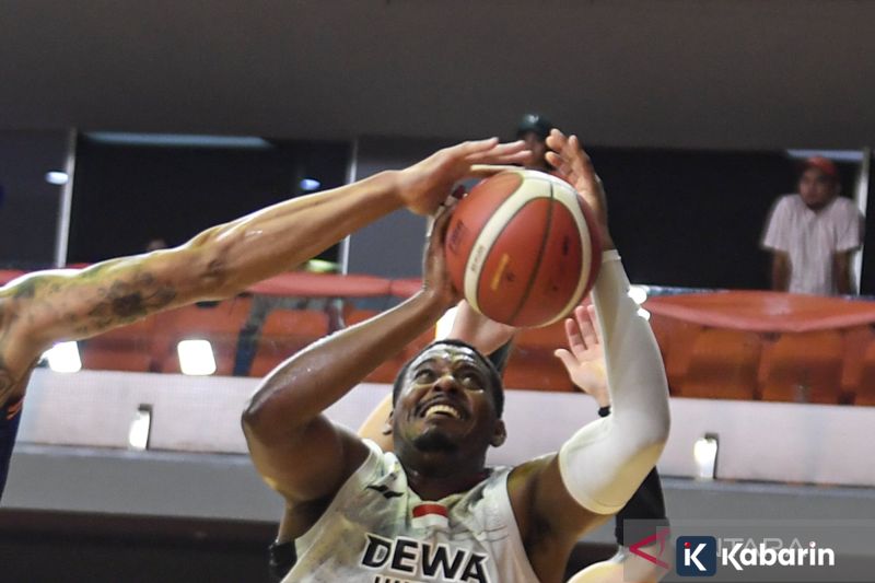 Duel Cooper vs Francis Warnai Laga Dewa United Kontra Rajawali Medan