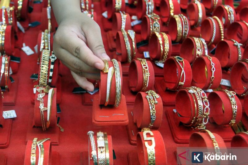 Belanda satu langkah lagi lolos Piala Dunia usai seri 1-1 atas Polandia