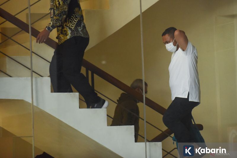 Siapa pewaris takhta Keraton Solo setelah Pakubuwono XIII wafat?