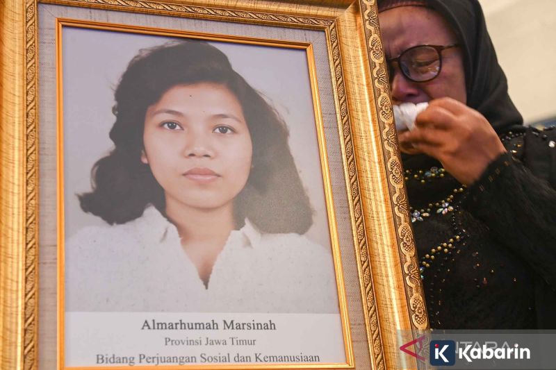 Park Bom klarifikasi kondisi setelah ramai isu dari agensi soal kesehatannya