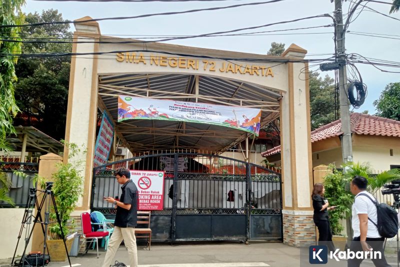 Pasca ledakan, SMAN 72 Jakarta masih dijaga ketat pasukan militer