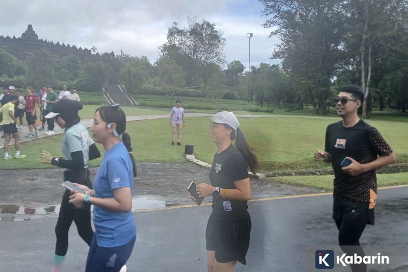 Ariana Grande diganggu fans saat acara premier film "Wicked" di Singapura