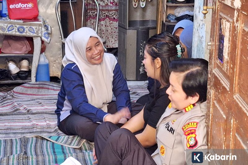 Desta bikin heboh usai muncul perdana sebagai Dono di poster film Warkop DKI Reborn