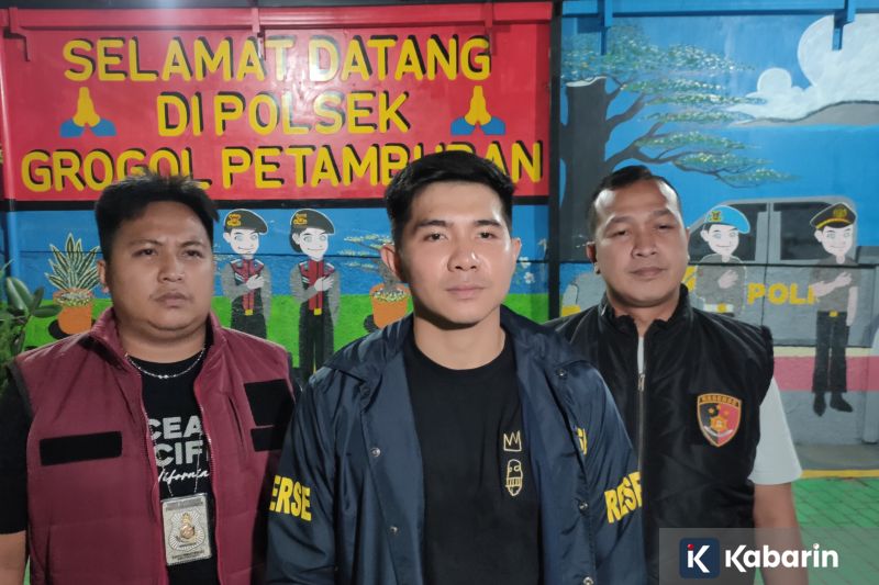 Desta bikin heboh usai muncul perdana sebagai Dono di poster film Warkop DKI Reborn