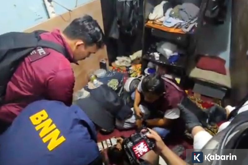 Desta bikin heboh usai muncul perdana sebagai Dono di poster film Warkop DKI Reborn