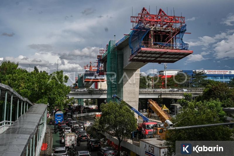 Longsor timbun jalan provinsi penghubung Agam-Bukittinggi
