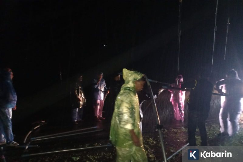 Banjir rendam jalan nasional Padang-Pasaman Barat, sebabkan akses lumpuh