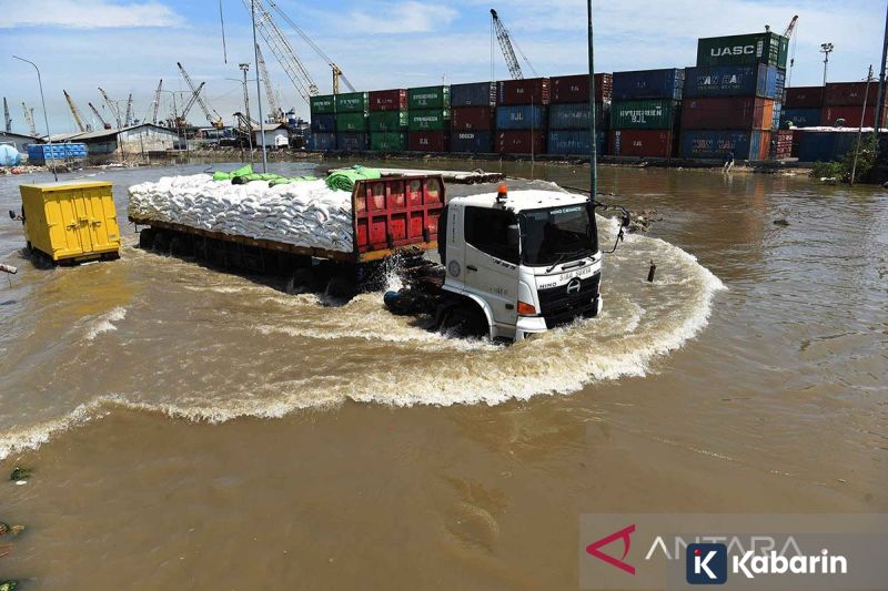 Kemenhut kembali menyegel 3 pihak yang diduga picu banjir di Sumatera
