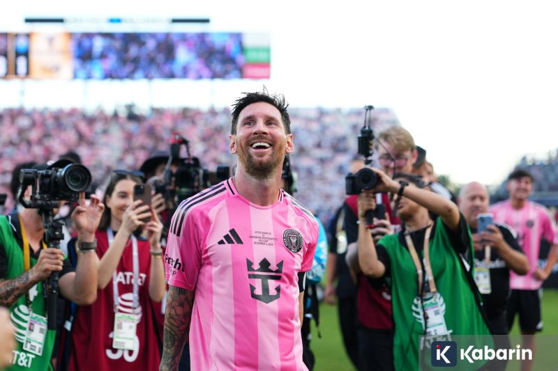 Shah Rukh Khan Terlibat di Balik Pertunjukan Kembang Api Disney Adventure