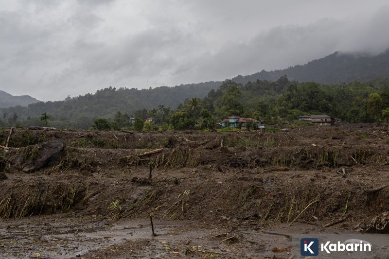 BMKG ingatkan potensi hujan lebat hingga petir di mayoritas wilayah RI hari ini