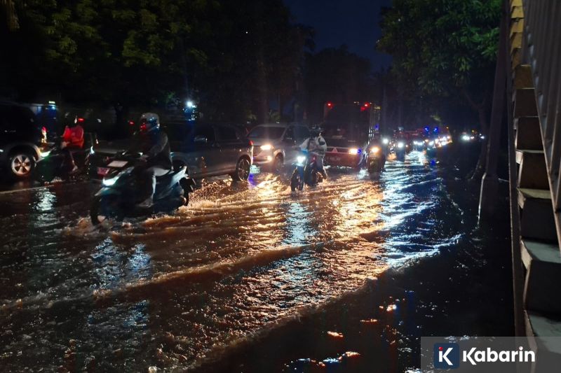 Banjir Daan Mogot Bikin Macet Parah, Kendaraan Ngantri hingga 4 Km