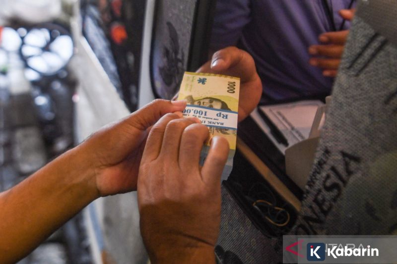 Rupiah Terancam Melemah Imbas Ancaman Tarif Trump untuk Iran