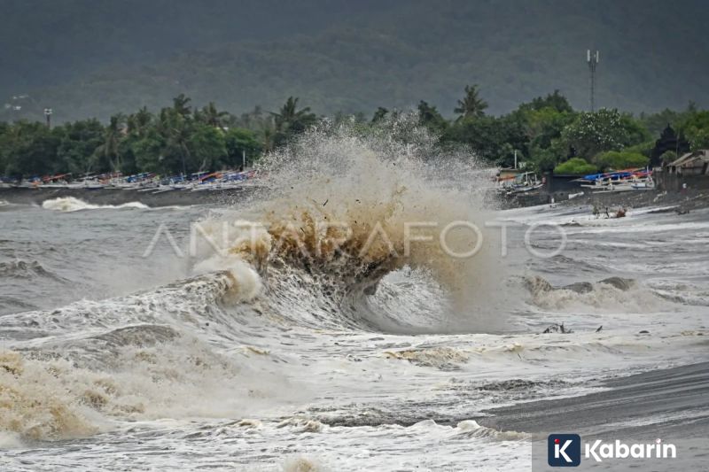 Gelombang Laut yang Tak Pernah Diam