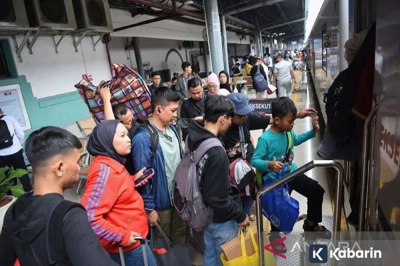 Penumpang Diizinkan Berbuka di Transjakarta Selama Bulan Ramadhan