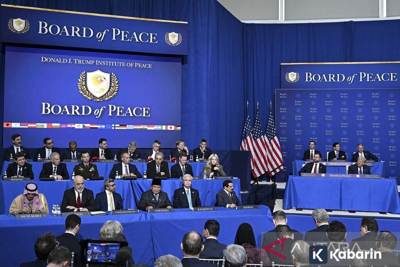 Duel Cooper vs Francis Warnai Laga Dewa United Kontra Rajawali Medan