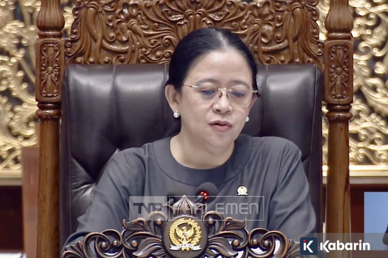 Kronologi Tergulingnya Mobil Barang di Depan Gedung DPR