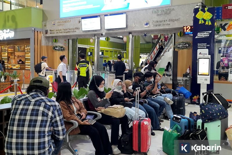 Iran Lancarkan Serangan ke Seluruh Pangkalan Militer AS di Timur Tengah