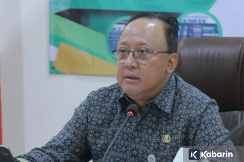 Diaspora RI di Jepang Bawa Buku "Paradoks Indonesia" Saat Bertemu Presiden