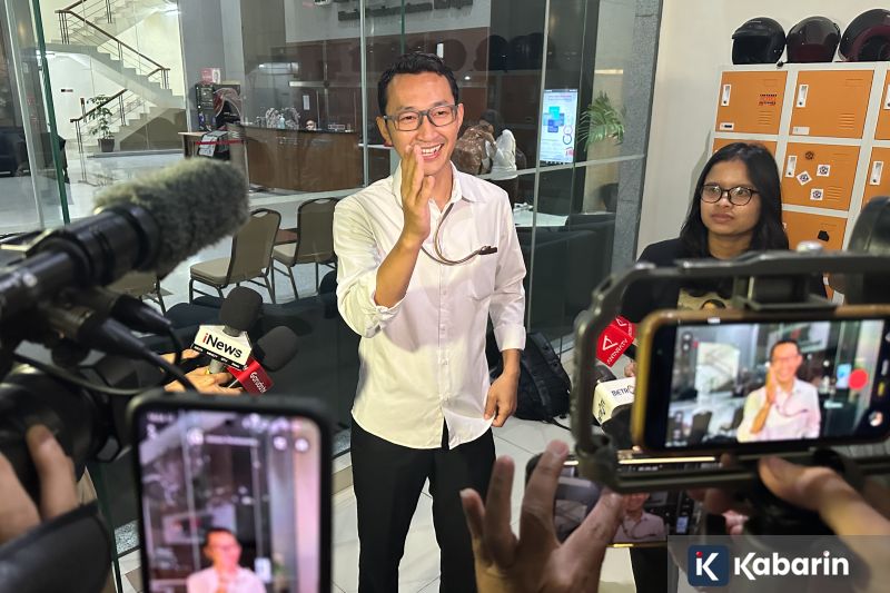 Seskab Teddy Ungkap Rutinitas Renang Presiden Prabowo Tiap Jam 5 Pagi