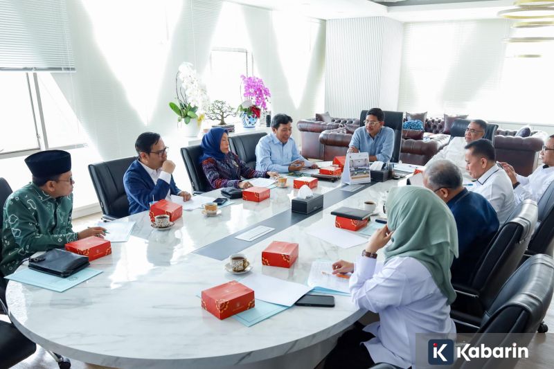 Seskab Teddy Ungkap Rutinitas Renang Presiden Prabowo Tiap Jam 5 Pagi