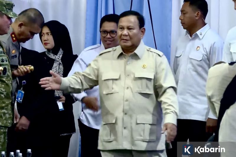 Seskab Teddy Ungkap Rutinitas Renang Presiden Prabowo Tiap Jam 5 Pagi
