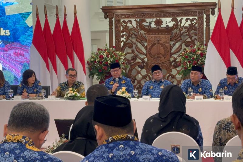 Seskab Teddy Ungkap Rutinitas Renang Presiden Prabowo Tiap Jam 5 Pagi