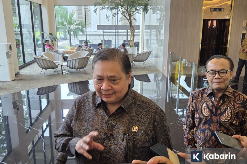 Prabowo Ziarah ke Makam Kakek dan Nenek di Banyumas di Desa Dawuhan