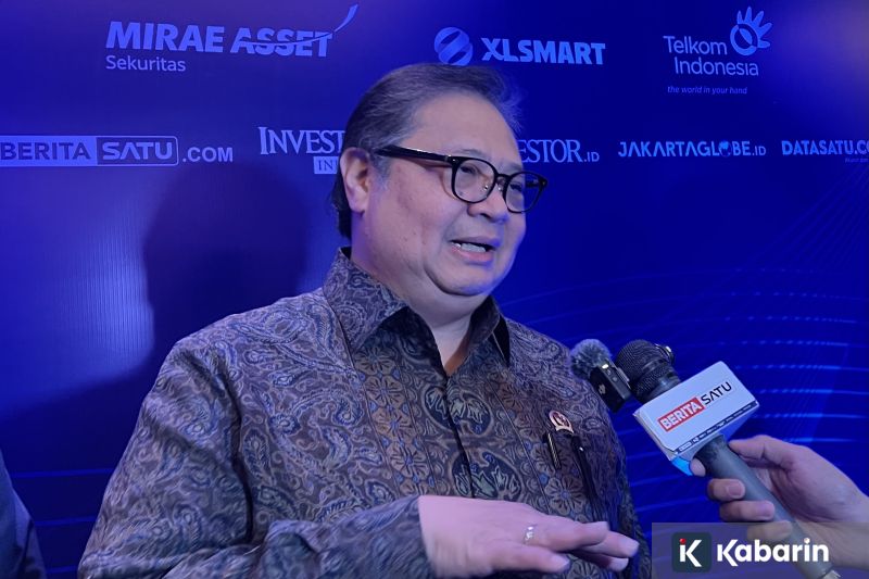 Prabowo Ziarah ke Makam Kakek dan Nenek di Banyumas di Desa Dawuhan