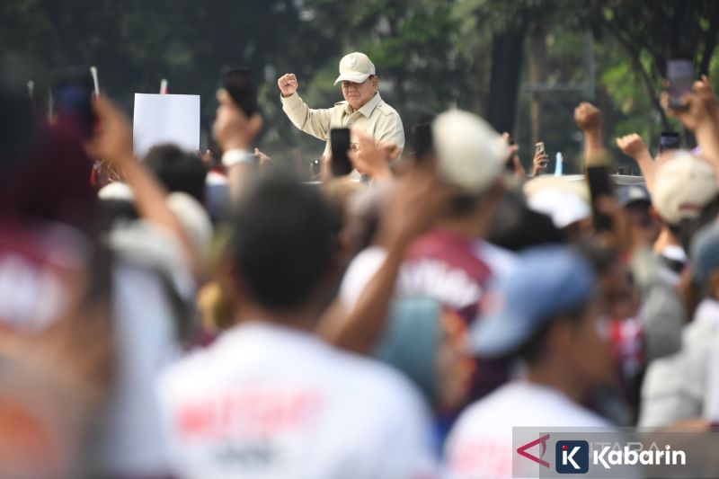 Prabowo Lempar Topi hingga Berjoget di Puncak Perayaan Hari Buruh
