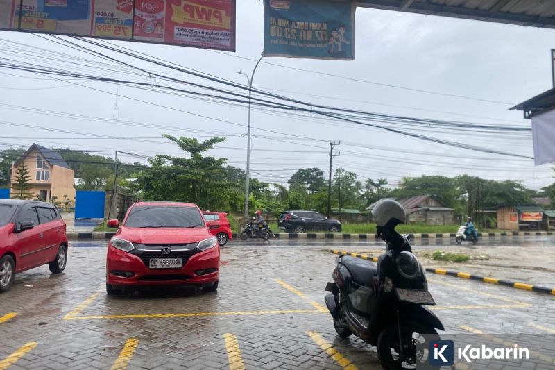 Sebagian Indonesia Diprediksi Diguyur Hujan Lebat pada Selasa Ini