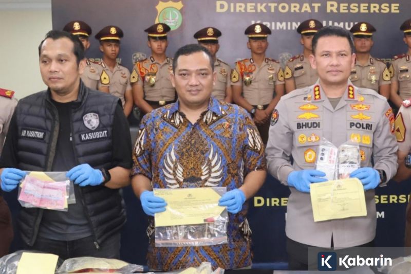 KPK Tahan Bupati Muara Enim dan Tiga Tersangka Lain dalam Kasus Suap Pengadaan