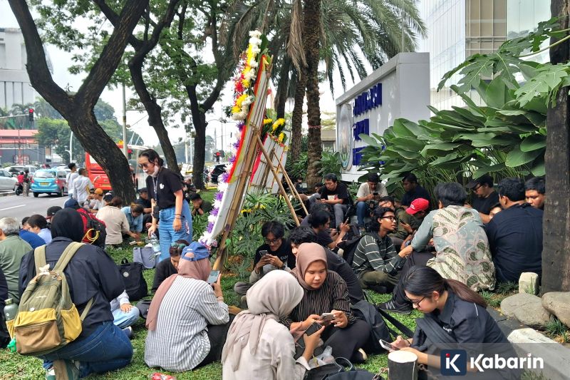 Iran Siapkan Pemakaman Besar-besaran untuk Ayatollah Ali Khamenei