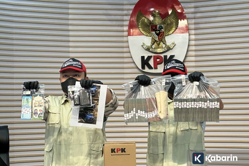 Prabowo Perintahkan Mendikdasmen Bentuk Tim Evaluasi Buku Ajar Sekolah