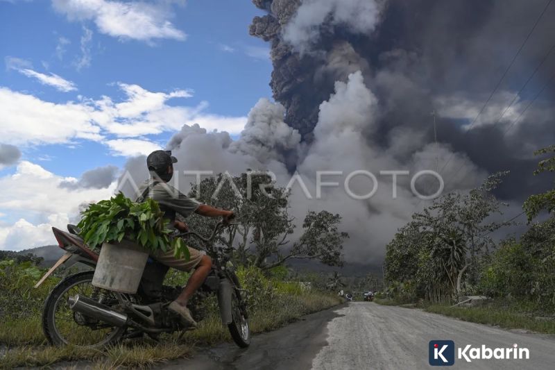 Gunung Lewotobi Laki-Laki Dilaporkan Lima Kali Erupsi sejak Jumat Pagi
